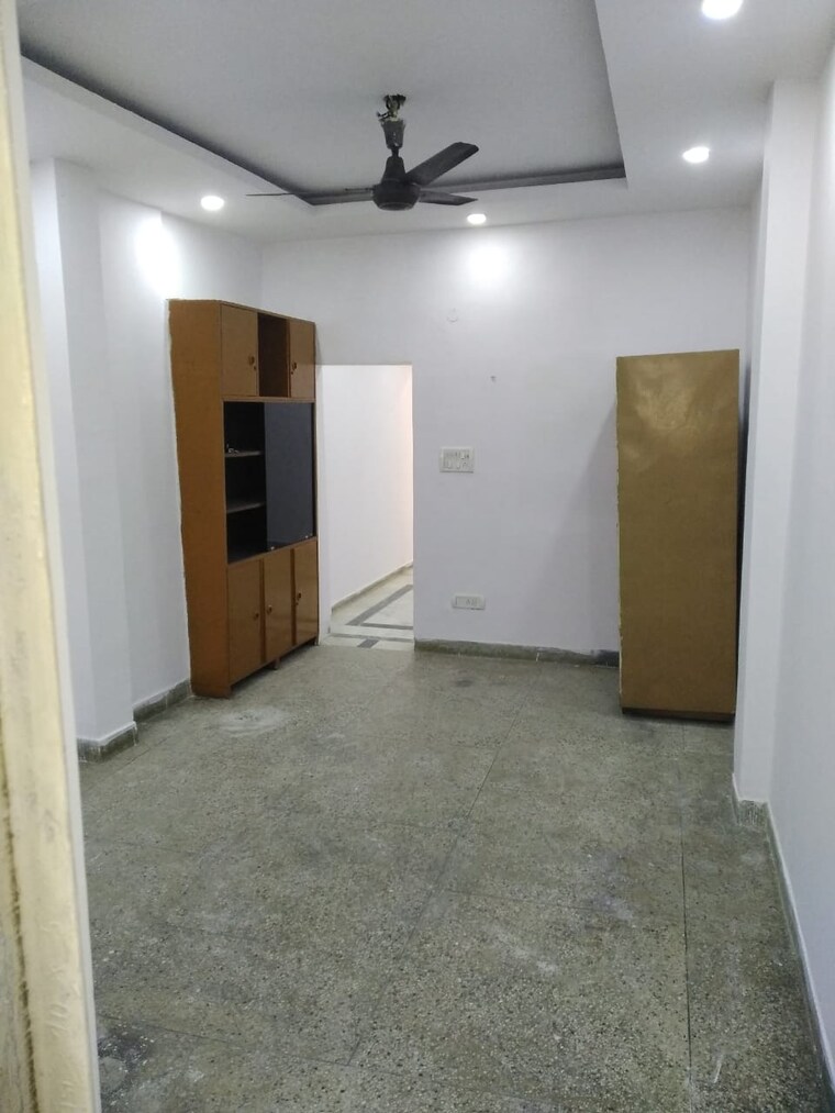 Room, amar colony 1.5 Bedroom 787 Sq.Ft. Builder Floor In Amar Colony Delhi 10415025