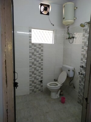 Bathroom in 1.5 BHK Builder Floor at Amar Colony – for Rent