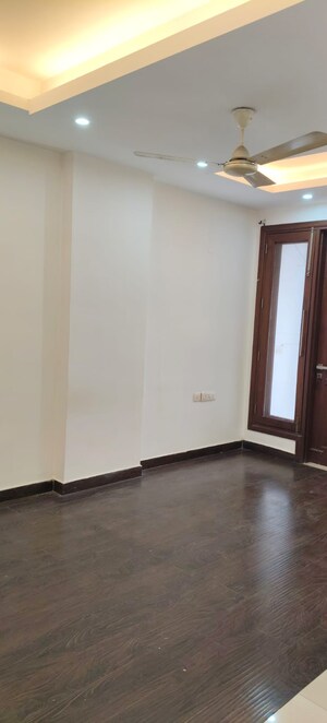 Room in 3 BHK Builder Floor at Greater Kailash I – for Rent