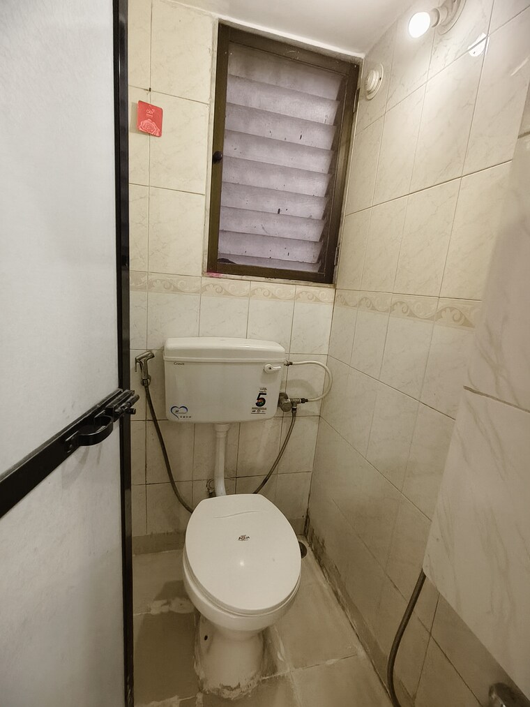 Bathroom, bhanushanti-complex 1 Bedroom 645 Sq.Ft. Apartment In Malad East Mumbai 10415045