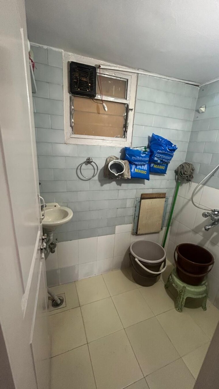Bathroom, ghp-crystal-court 2 Bedroom 1000 Sq.Ft. Apartment In Powai Mumbai 10415047