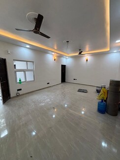 3 BHK + Servant Room Independent House For Rent in RWA Apartments Sector 72
