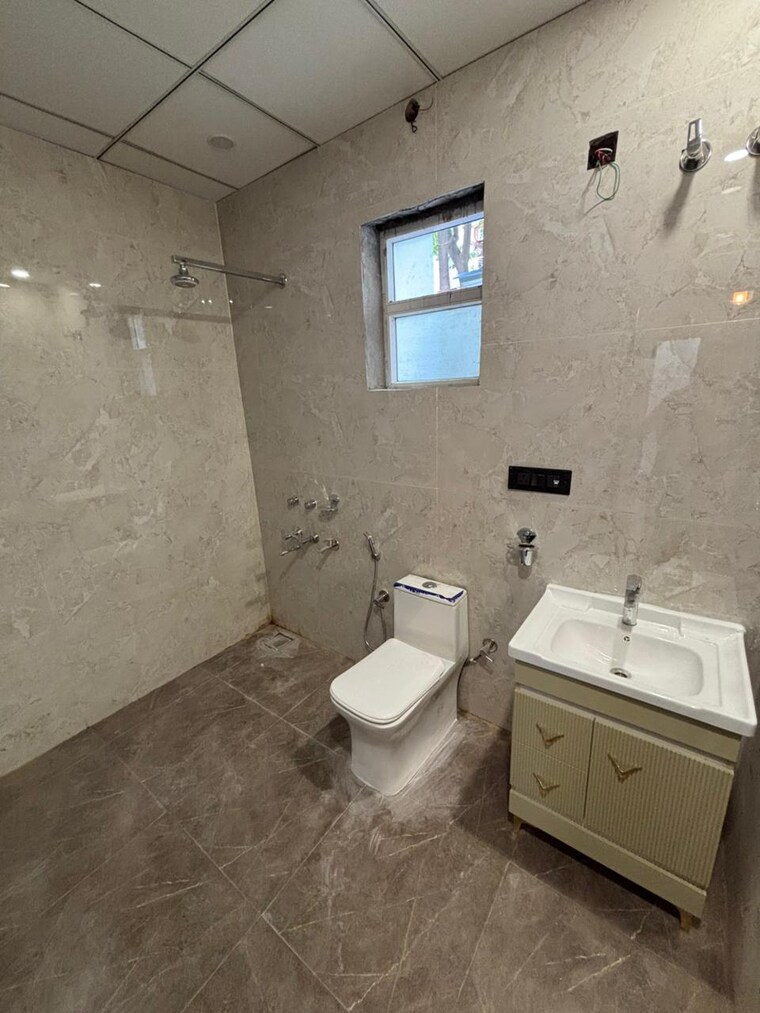 Bathroom, rwa-apartments-sector-72 3 Bedroom 250 Sq.Mt. Independent House In Sector 72 Noida 10415052