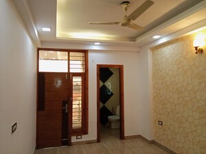 Room in 3 BHK Builder Floor at Aman Plaza, Shakti Khand iv – for Rent