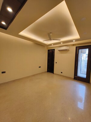 Room in 3 BHK Builder Floor at Greater Kailash I – for Rent