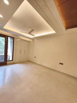 Room in 3 BHK Builder Floor at Greater Kailash I – for Rent