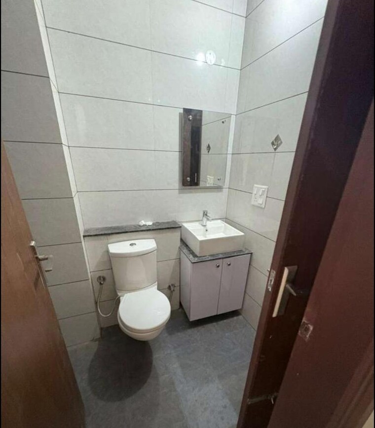 Bathroom, sbp-city-of-dreams-zirakpur 2 Bedroom 1100 Sq.Ft. Apartment In High Ground Zirakpur 10415079