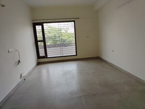 Room in 3.5 BHK Apartment at Parsvnath Exotica, Sector 53 – for Rent