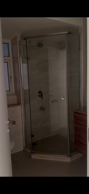 Building Lobby in 3.5 BHK Apartment at Parsvnath Exotica, Sector 53 – for Rent