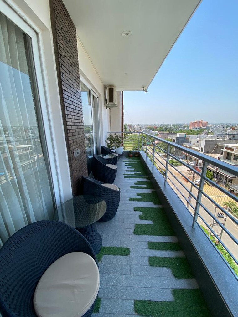 Balcony, sector 27 4 Bedroom 3700 Sq.Ft. Apartment In Sector 27 Panchkula 10415083