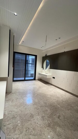 Room in 4 BHK Builder Floor at Ashok Vihar – for Sale