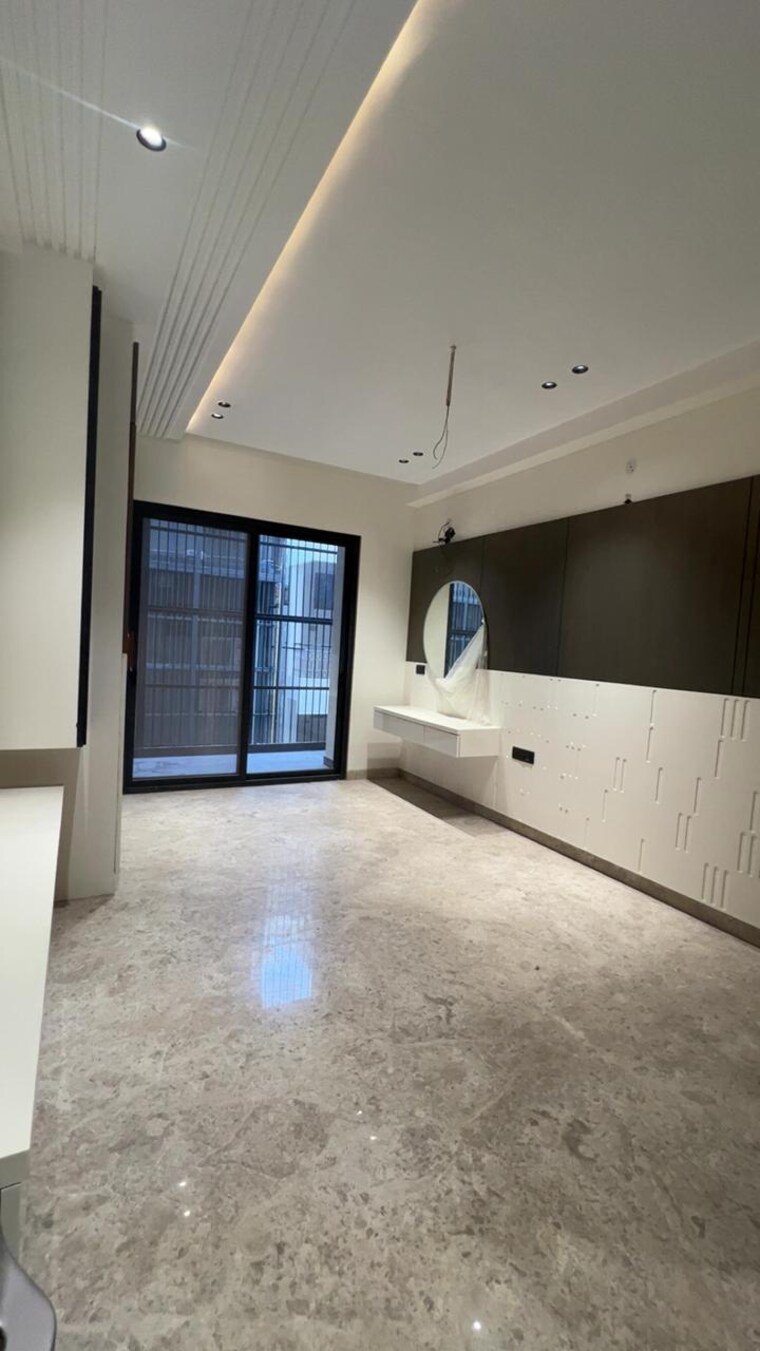 Room, ashok vihar 4 Bedroom 200 Sq.Ft. Builder Floor In Ashok Vihar Delhi 10418081