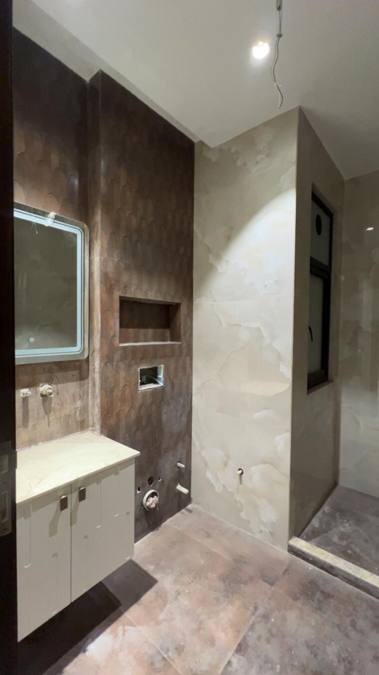 Kitchen, ashok vihar 4 Bedroom 200 Sq.Ft. Builder Floor In Ashok Vihar Delhi 10418081