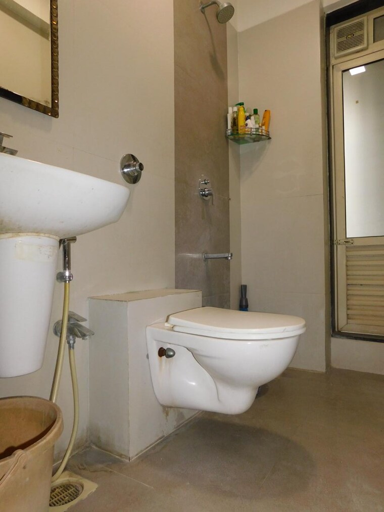 Bathroom, chembur 2.5 Bedroom 800 Sq.Ft. Apartment In Chembur Mumbai 10418077