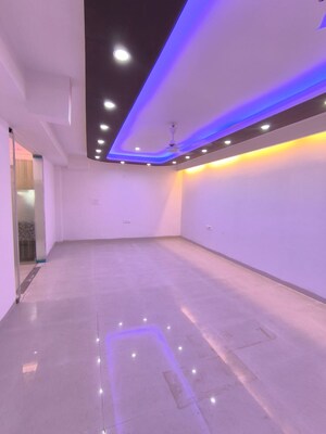 Room in 3 BHK Builder Floor at Sushant Lok I – for Rent