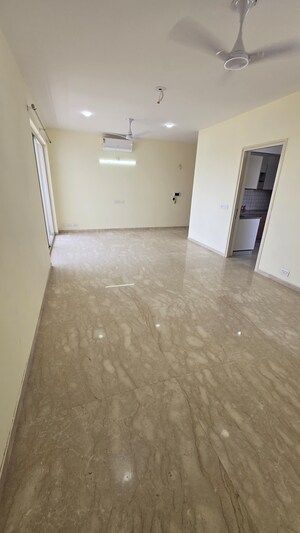 Room in 4 BHK Apartment at Godrej Golf Link Villas, Sector 27 Yamuna Expressway – for Sale