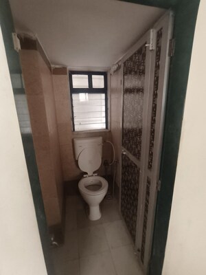 Washroom in 1 BHK Apartment at siddhi apartment Prabhadevi, Prabhadevi – for Rent
