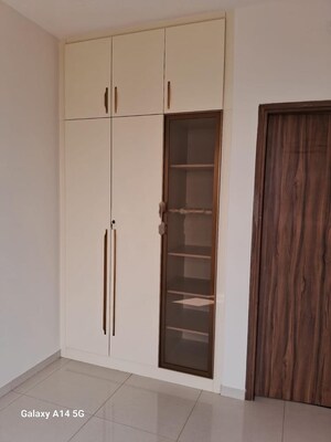 Room in 2 BHK Apartment at Godrej Park Retreat, Sarjapur Road – for Rent