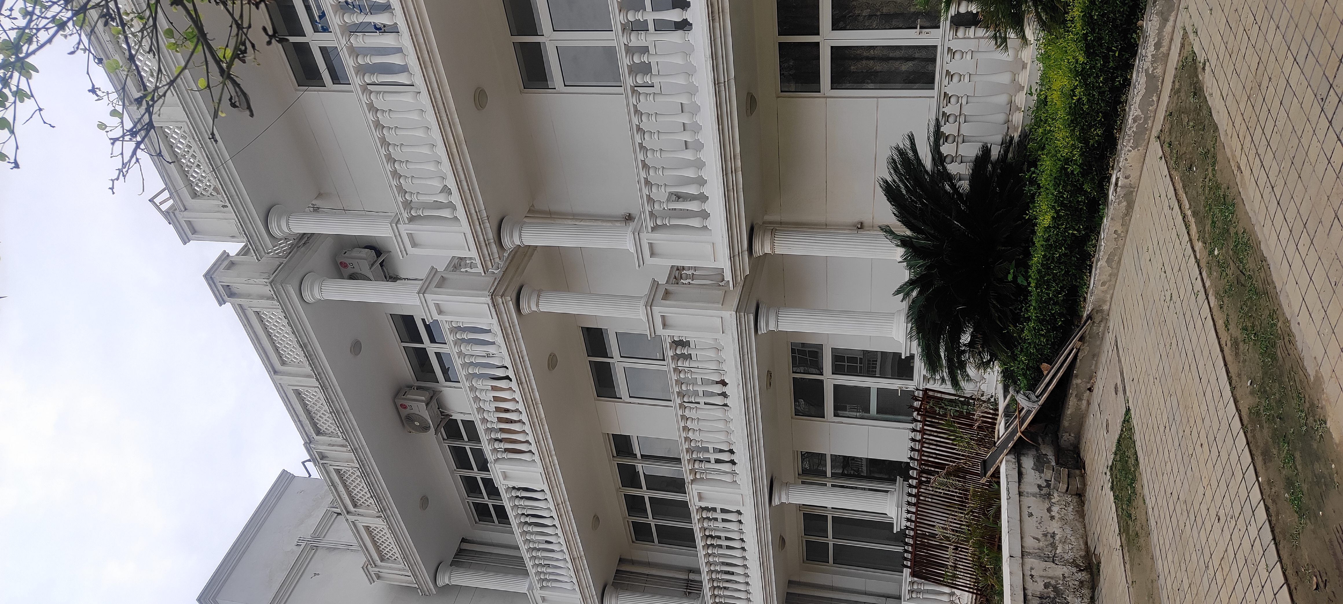 3 BHK + Servant Room 1880 Sq.Ft. Builder Floor in DLF Hyde Park