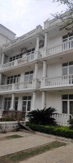 3 BHK + Servant Room 1880 Sq.Ft. Builder Floor in DLF Hyde Park