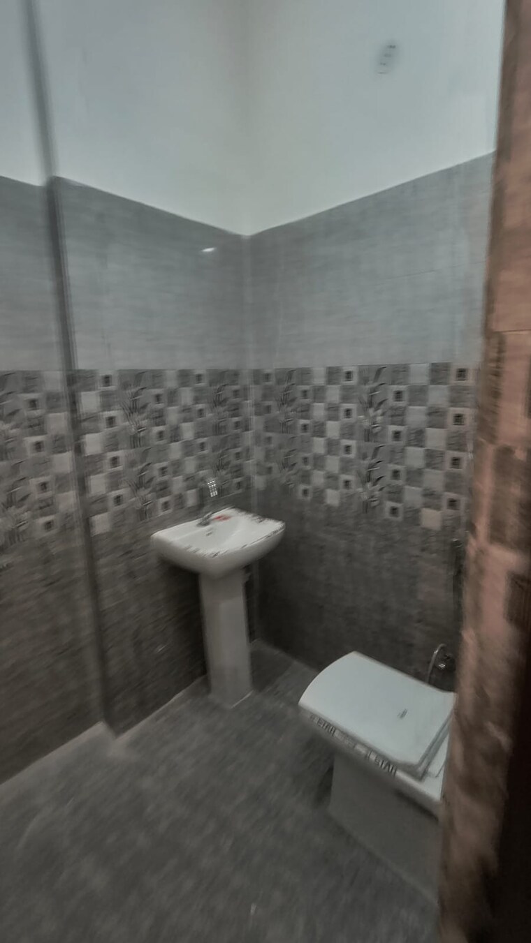 Bathroom, laxman chowk 4 Bedroom 125 Sq.Yd. Independent House In Laxman Chowk Dehradun 10423584