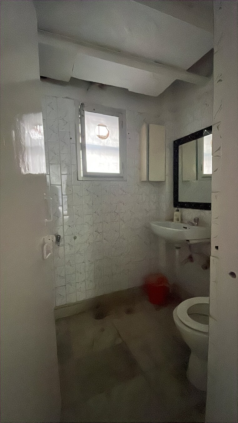 Bathroom, kalkaji Commercial Office Space 200 Sq.Yd. In Kalkaji Delhi 10423622
