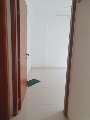 Room in 2 BHK Apartment at Kamgar Putala Vasahat – for Rent