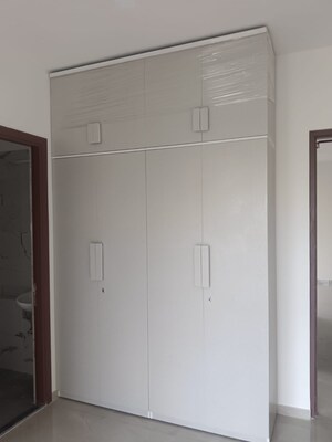 Furnished Amenities in 2 BHK Apartment at Parinee Essence, Kandivali West – for Rent