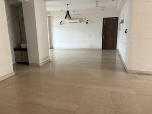 Room in 3 BHK Apartment at Parx Laureate, Sector 108 – for Rent
