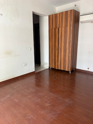 Room in 3 BHK Apartment at Parx Laureate, Sector 108 – for Rent