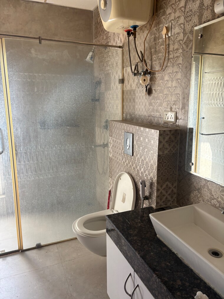 Bathroom, parx-laureate 3 Bedroom 3300 Sq.Ft. Apartment In Sector 108 Noida 10423558