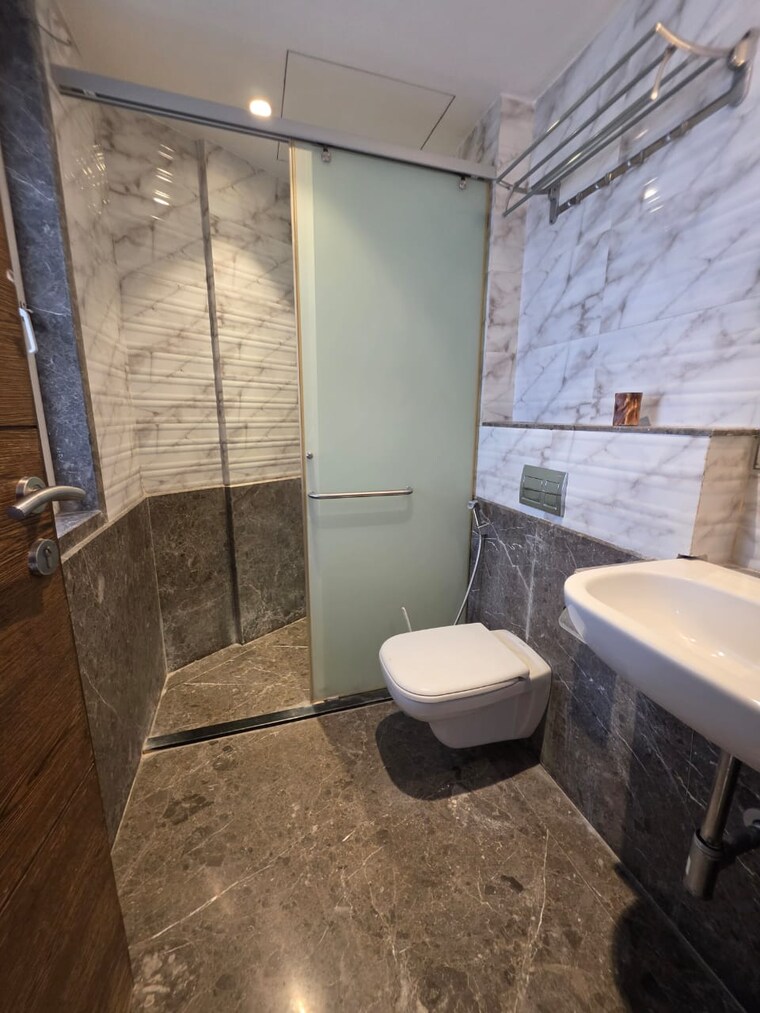 Bathroom, park-grandeur 3.5 Bedroom 2400 Sq.Ft. Apartment In Baner Pune 10423650