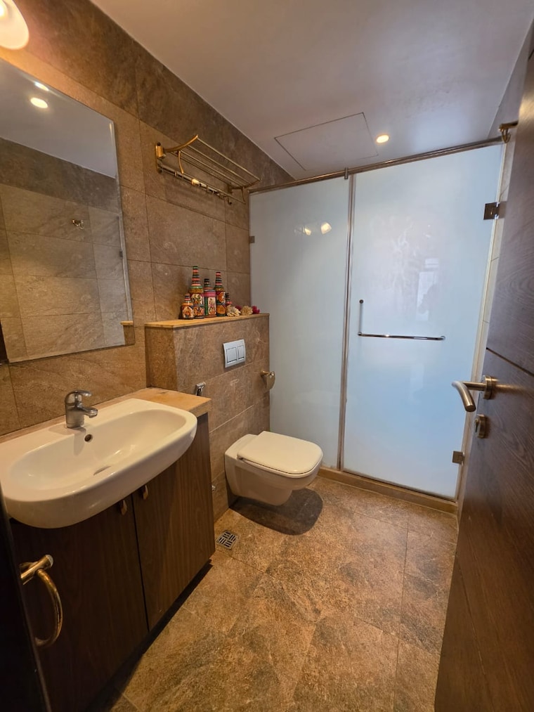 Bathroom, park-grandeur 3.5 Bedroom 2400 Sq.Ft. Apartment In Baner Pune 10423650