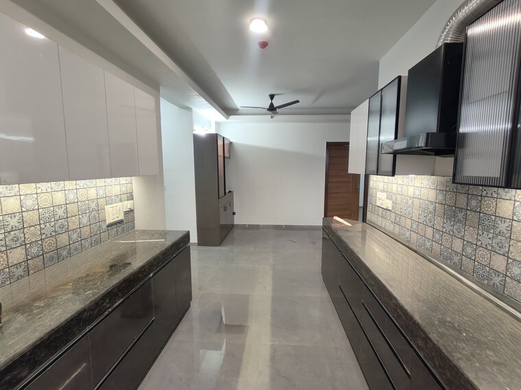 Kitchen, tulip-yellow 3 Bedroom 1704 Sq.Ft. Apartment In Sector 69 Gurgaon 10423688