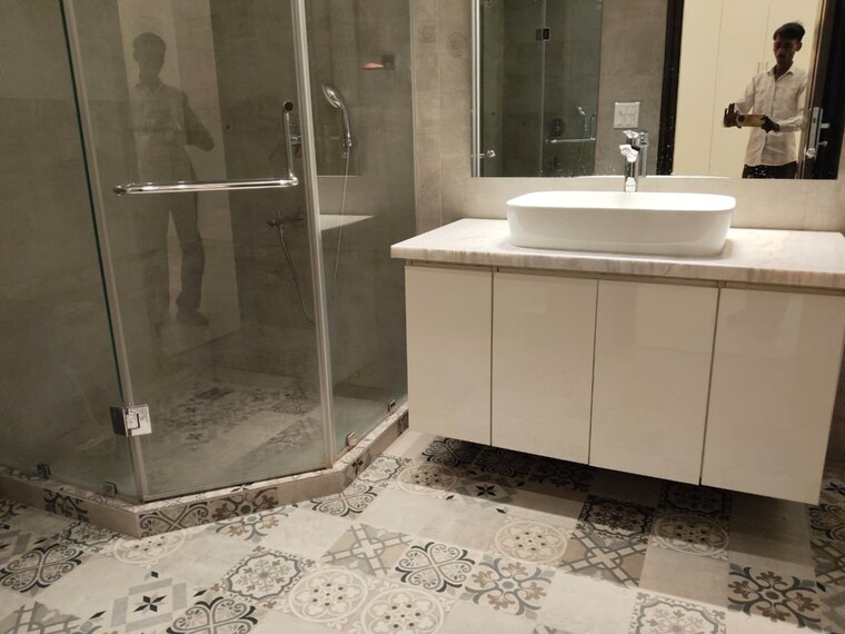 Bathroom, greater kailash ii 3 Bedroom 2100 Sq.Ft. Builder Floor In Greater Kailash ii Delhi 10424905