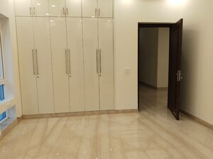 Room in 3 BHK Builder Floor at Greater Kailash ii – for Rent