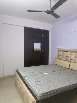 Room in 2.5 BHK Apartment at Aims Golf City, Sector 75 – for Rent