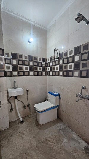 Team Area in 2 BHK Builder Floor at Saket – for Rent