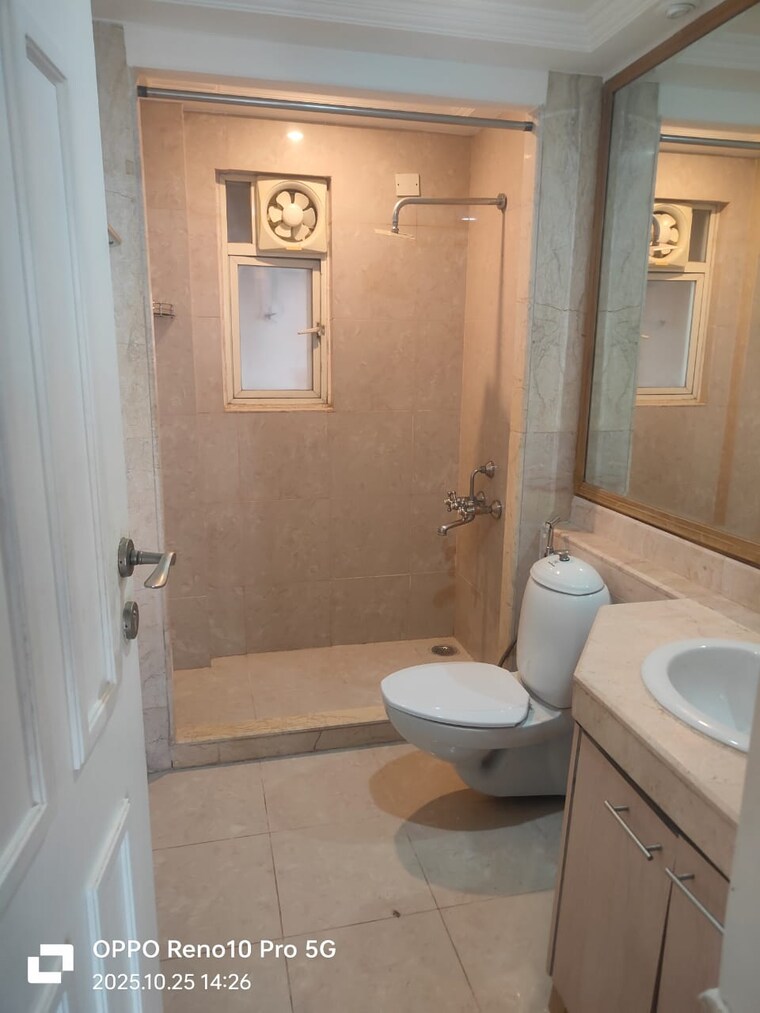 Bathroom, hiranandani-brentwood-mumbai 3 Bedroom 1400 Sq.Ft. Apartment In Powai Mumbai 10425738
