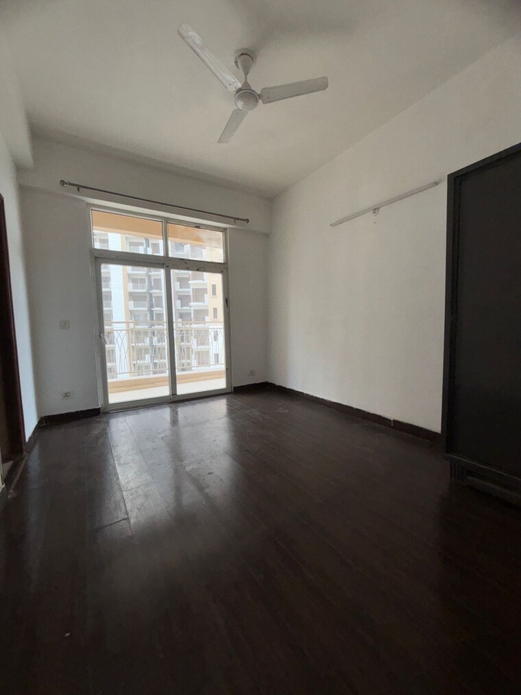 Room, mahagun-my-woods 3 Bedroom 1235 Sq.Ft. Apartment In Sector 16c Greater Noida Greater Noida 10425741