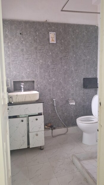 2 BHK Flat for Sale in Patparganj, Delhi