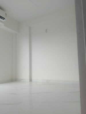 Room in 3 BHK Apartment at Signature Global City, Sector 37d – for Rent