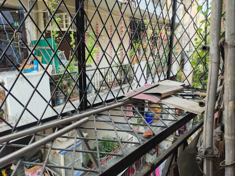 Balcony, shivalik colony 3 Bedroom 200 Sq.Yd. Builder Floor In Shivalik Colony Delhi 10427313