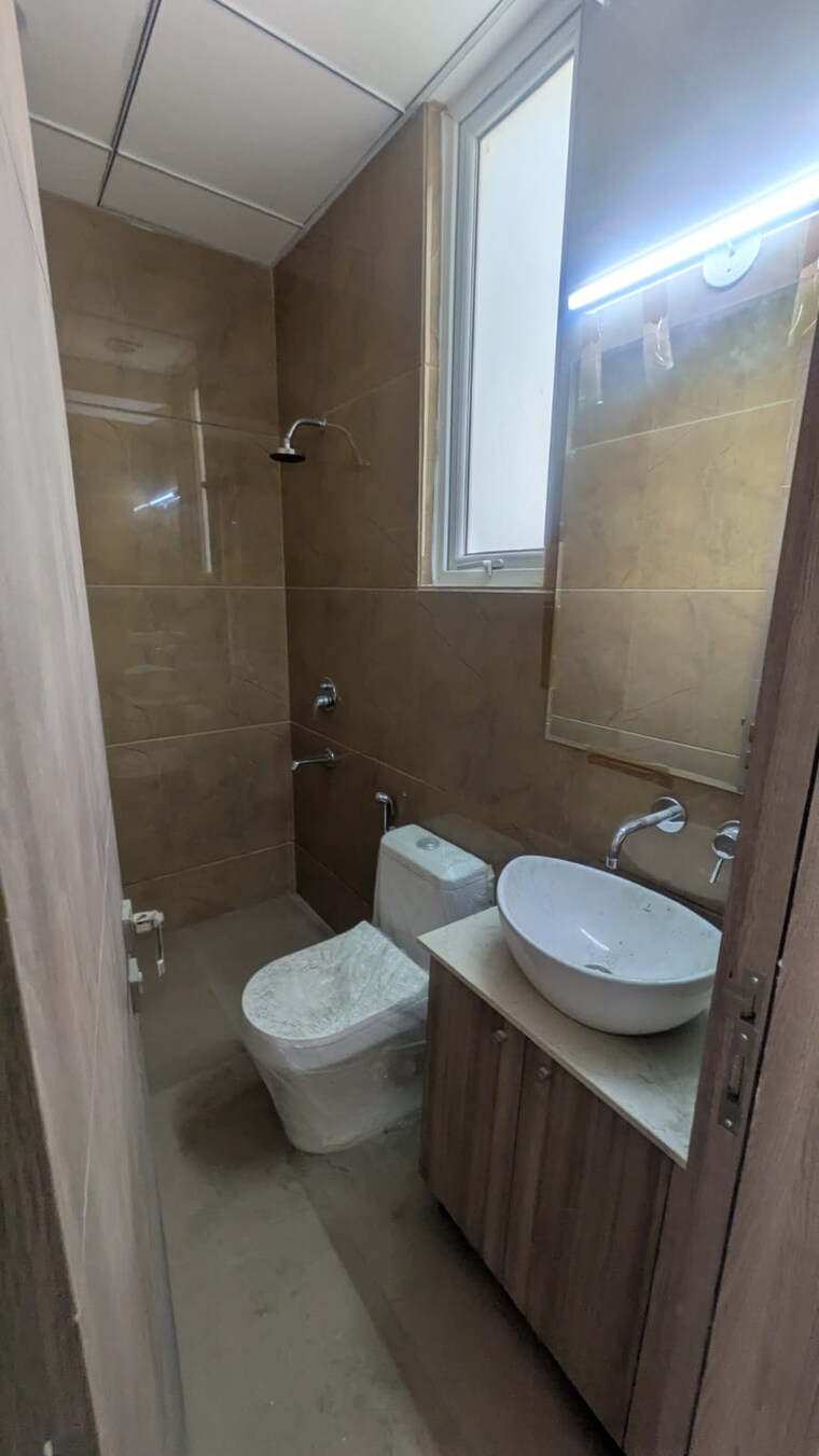 Bathroom, m3m-antalya-hills 2.5 Bedroom 1150 Sq.Ft. Builder Floor In Sector 79 Gurgaon 10427315