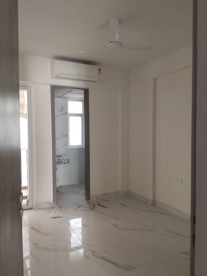 Room in 2 BHK Apartment at Signature Global City, Sector 37d – for Rent