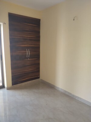 Room in 3 BHK Apartment at Paramount Emotions, Sector 1 Greater Noida – for Rent