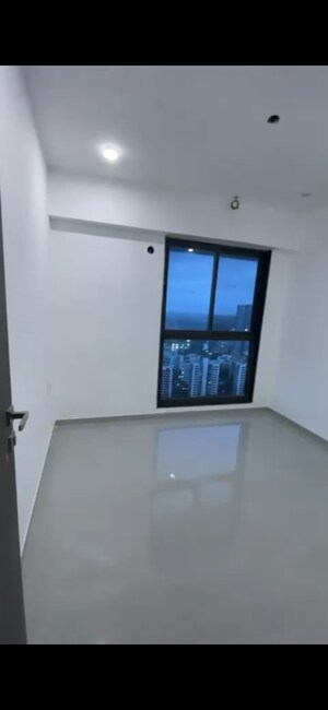 Room in 2 BHK Apartment at Dev Leo Tower, Oshiwara – for Rent