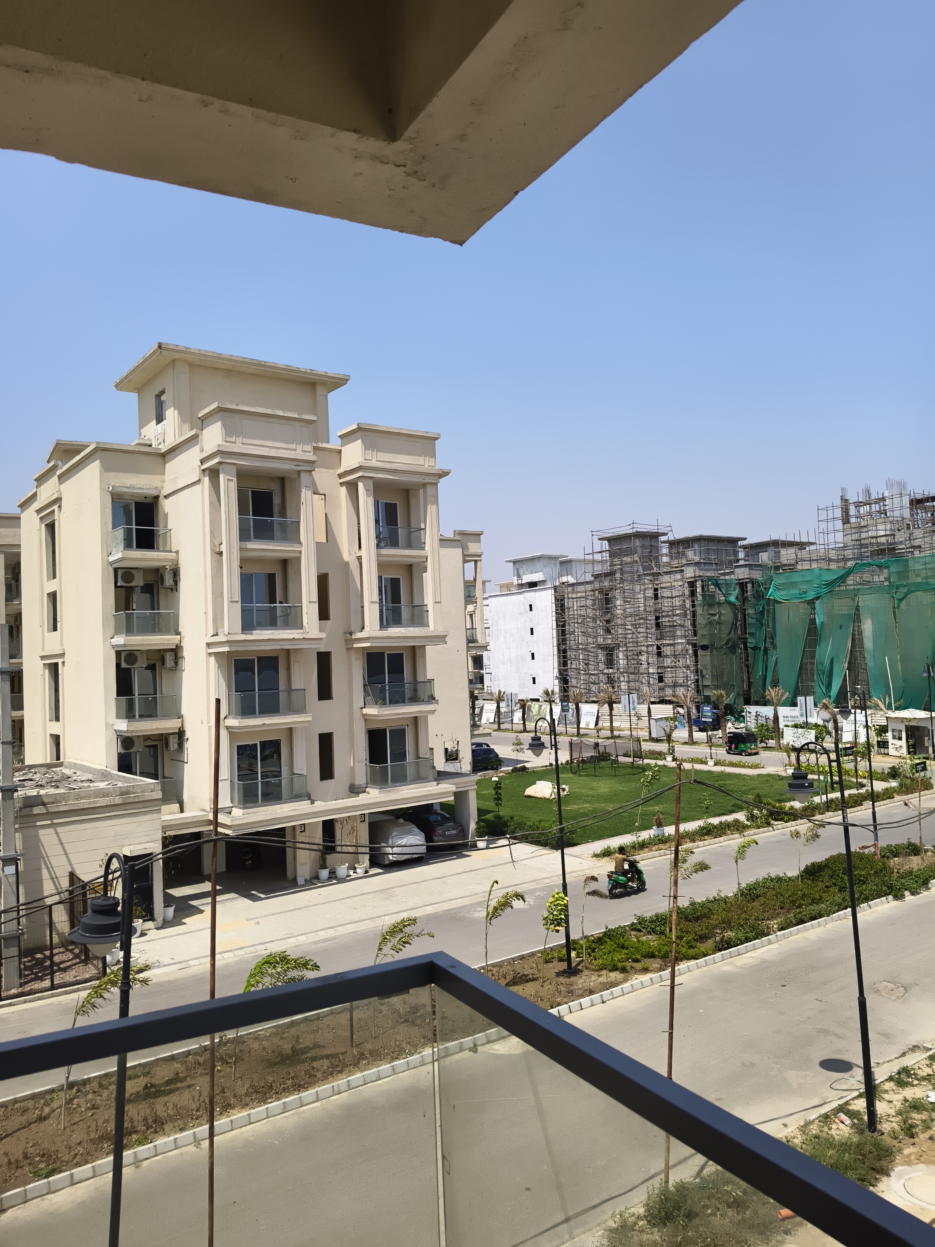 2 BHK + Basement 1100 Sq.Ft. Apartment in Signature Global City