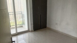 Room in 3 BHK Apartment at Eldeco Live By The Greens, Sector 150 – for Rent