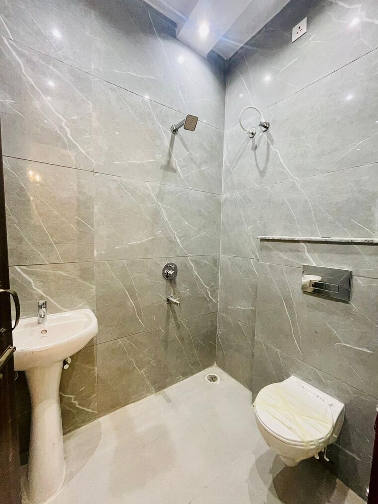 Bathroom, sector 127 2 Bedroom 132 Sq.Yd. Apartment In Sector 127 Mohali 10427961